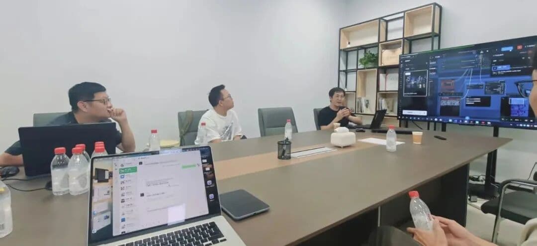 围绕屏幕上的 ComfyUI 工作流交流